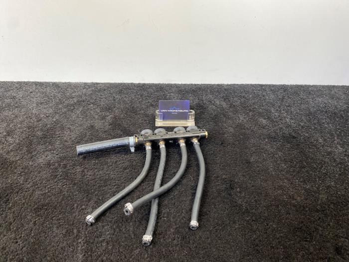 Gebruikte Injector brug Mercedes E (W211) 5.0 E-500 V8 24V Prijs € 99,99 Inclusief btw aangeboden door Van Kronenburg Engines