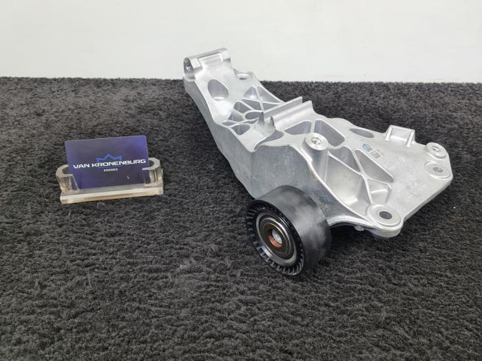 Nieuwe Dynamosteun onder Mercedes C-Klasse AMG (W206) C-63S E-Performance AMG 2.0 Turbo 4-Matic+ Prijs € 50,00 Inclusief btw aangeboden door Van Kronenburg Engines