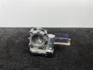 Gebruikte Gasklephuis Mercedes C (W205) C-180 1.6 16V Prijs € 20,00 Inclusief btw aangeboden door Van Kronenburg Engines