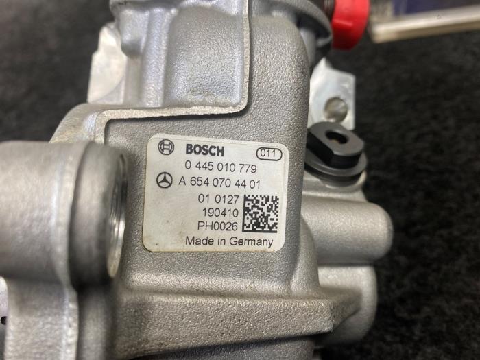 Dieselpomp van een Mercedes-Benz Vito (447.6) 2.0 116 CDI 16V 4x4 2021