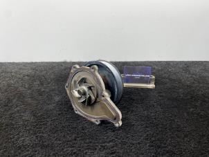 Gebruikte Waterpomp Audi Q7 (4LB) 3.0 TDI V6 24V Prijs € 50,00 Inclusief btw aangeboden door Van Kronenburg Engines