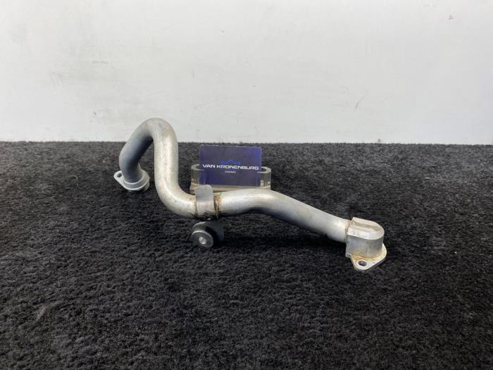 Gebruikte Oliedruk Leiding Mercedes E-Klasse AMG (W213) 4.0 E-63 AMG V8 Turbo 4-Matic+ Prijs € 30,00 Inclusief btw aangeboden door Van Kronenburg Engines