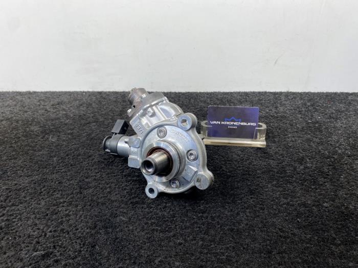 Dieselpomp van een Mercedes-Benz C (W205) C-220d 2.0 Turbo 16V 2021