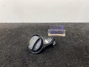 Gebruikte Oliedop Mercedes C-Klasse AMG (W205) C-63 AMG 4.0 V8 Biturbo Prijs € 30,00 Inclusief btw aangeboden door Van Kronenburg Engines