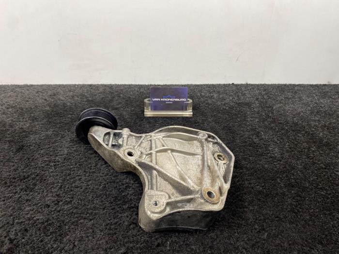 Gebruikte Dynamosteun onder Dodge 1500 Crew Cab (DS) 3.0 V6 Diesel Prijs € 50,00 Inclusief btw aangeboden door Van Kronenburg Engines