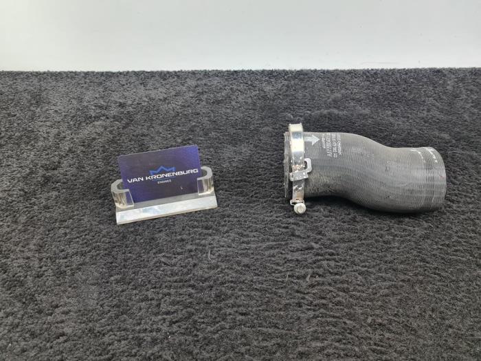 Gebruikte Intercooler Slang Mercedes C (W205) C-63 AMG 4.0 V8 Biturbo Prijs € 40,00 Inclusief btw aangeboden door Van Kronenburg Engines