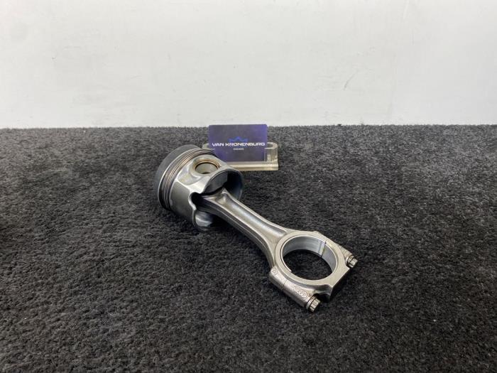 Gebruikte Zuiger Audi A4 (B8) 2.0 TDI 16V Prijs € 50,00 Inclusief btw aangeboden door Van Kronenburg Engines