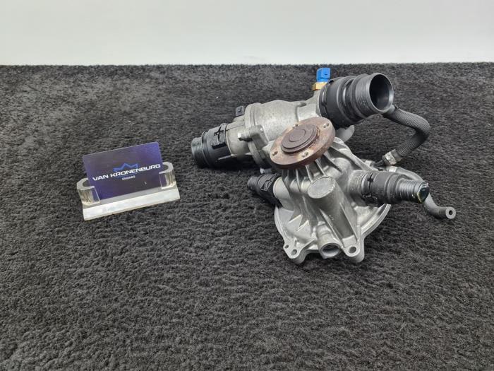 Gebruikte Waterpomp BMW 6 serie (E63) 650 i 4.8 V8 32V Prijs € 50,00 Inclusief btw aangeboden door Van Kronenburg Engines