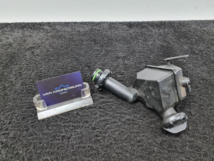 Gebruikte Servo Oliereservoir Porsche 911 (996) 3.6 Carrera 24V Prijs € 40,00 Inclusief btw aangeboden door Van Kronenburg Engines