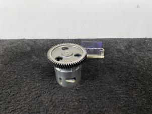 Gebruikte Oliepomp Mercedes C (W205) C-200d 2.2 16V Prijs € 44,95 Inclusief btw aangeboden door Van Kronenburg Engines