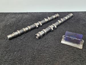 Gebruikte Nokkenas set Jaguar XJ (X350) 8 4.2 V8 32V Prijs € 120,00 Inclusief btw aangeboden door Van Kronenburg Engines