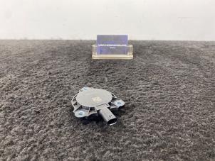 Gebruikte Sensor Nokkenas Mercedes C (W205) C-180 1.6 16V Prijs € 12,50 Inclusief btw aangeboden door Van Kronenburg Engines