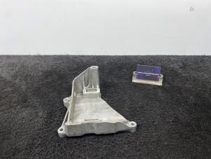 Gebruikte Dynamosteun boven Volkswagen Transporter/Caravelle T5 2.5 TDi 4Motion Prijs € 18,15 Inclusief btw aangeboden door Van Kronenburg Engines