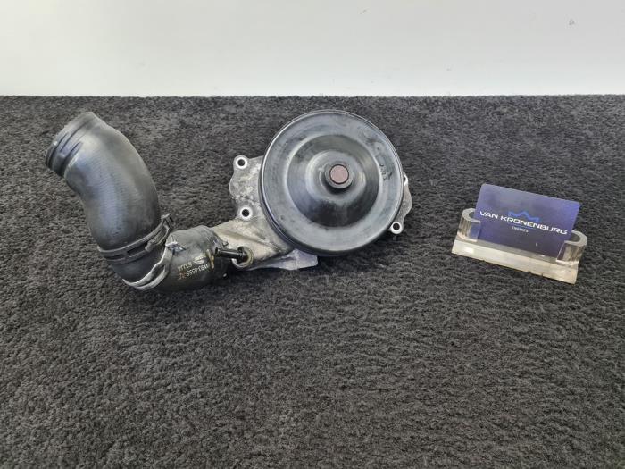 Gebruikte Waterpomp Landrover Range Rover IV (LG) 3.0 V6 Supercharged Prijs € 80,01 Inclusief btw aangeboden door Van Kronenburg Engines