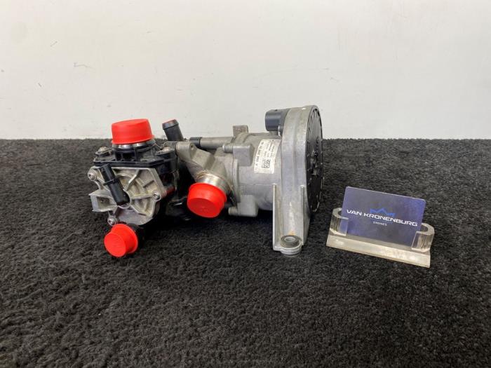 Gebruikte Waterpomp Mercedes E (W213) E-350 2.0 Turbo 16V 4-Matic Prijs € 150,00 Inclusief btw aangeboden door Van Kronenburg Engines