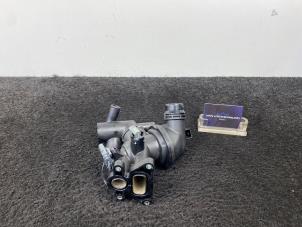 Gebruikte Thermostaathuis Jaguar E-Pace 2.0 D 150 16V Prijs € 99,99 Inclusief btw aangeboden door Van Kronenburg Engines