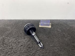 Gebruikte Oliefilter deksel Mercedes C (W205) C-200 2.0 CGI 16V Prijs € 40,00 Inclusief btw aangeboden door Van Kronenburg Engines