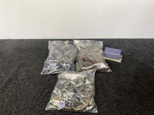 Gebruikte Klep seal set Volkswagen Touareg (7PA/PH) 3.6 V6 24V FSI BlueMotion Technology Prijs op aanvraag aangeboden door Van Kronenburg Engines