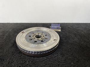 Gebruikte Vliegwiel dubbele massa Mercedes B (W247) 2.0 B-200d Prijs € 325,01 Inclusief btw aangeboden door Van Kronenburg Engines