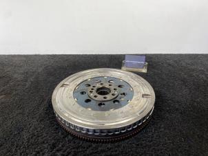 Gebruikte Vliegwiel dubbele massa Mercedes A (177.0) 2.0 A-200d 4Matic Prijs € 250,00 Inclusief btw aangeboden door Van Kronenburg Engines
