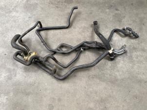 Gebruikte Radiateurslang Landrover Diversen Prijs op aanvraag aangeboden door Van Kronenburg Engines