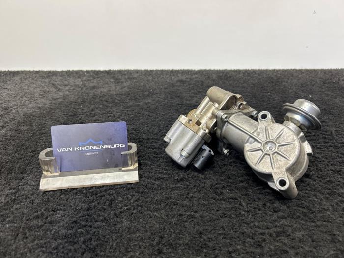 Gebruikte Brandstofpomp Mechanisch Mercedes C (W204) 1.8 C-180 CGI 16V Prijs € 250,00 Inclusief btw aangeboden door Van Kronenburg Engines