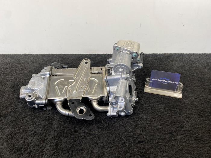 EGR koeler van een Mercedes-Benz E (W213) E-200d 2.0 Turbo 16V 2021