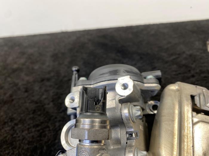 EGR koeler van een Mercedes-Benz E (W213) E-200d 2.0 Turbo 16V 2021