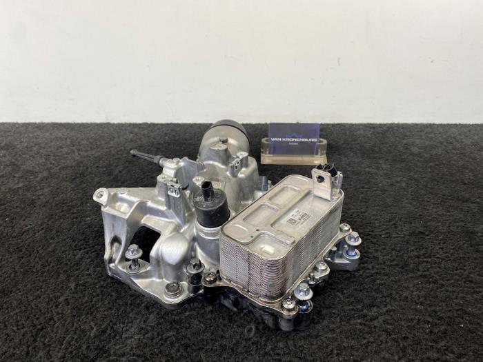 Gebruikte Oliefilterhouder Mercedes Sprinter 3,5t (910.0/910.1/907.1/907.2) 211 CDI 2.0 D Prijs € 80,01 Inclusief btw aangeboden door Van Kronenburg Engines