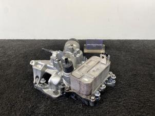 Gebruikte Oliefilterhouder Mercedes Sprinter 3,5t (910.0/910.1/907.1/907.2) 211 CDI 2.0 D Prijs € 80,01 Inclusief btw aangeboden door Van Kronenburg Engines