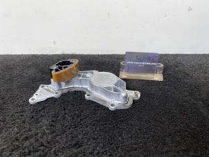 Nieuwe Distributiedeksel Mercedes Sprinter 3t (903) 313 CDI 16V 4x4 Prijs € 75,00 Inclusief btw aangeboden door Van Kronenburg Engines