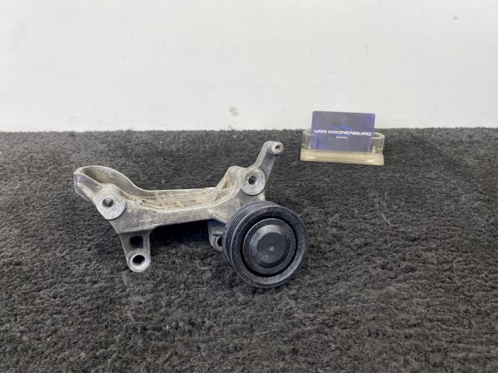 Gebruikte Dynamosteun onder Audi A6 (C7) 3.0 TDI V6 24V Quattro Prijs € 30,00 Inclusief btw aangeboden door Van Kronenburg Engines