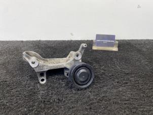 Gebruikte Dynamosteun onder Audi A6 (C7) 3.0 TDI V6 24V Quattro Prijs € 30,00 Inclusief btw aangeboden door Van Kronenburg Engines