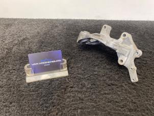 Gebruikte Dynamosteun boven Audi Q7 (4MB/4MG) 3.0 TDI V6 24V Prijs € 15,00 Inclusief btw aangeboden door Van Kronenburg Engines