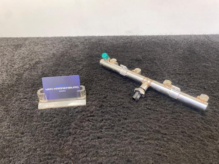 Gebruikte Injector brug Peugeot 3008 II (M4/MC/MJ/MR) 1.6 16V PureTech 180 Prijs € 80,01 Inclusief btw aangeboden door Van Kronenburg Engines