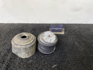 Gebruikte Motorsteun Mercedes CLK (R209) 2.6 240 V6 18V Prijs € 20,00 Inclusief btw aangeboden door Van Kronenburg Engines