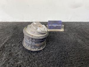 Gebruikte Motorsteun Mercedes CLK (R209) 2.6 240 V6 18V Prijs € 19,95 Inclusief btw aangeboden door Van Kronenburg Engines