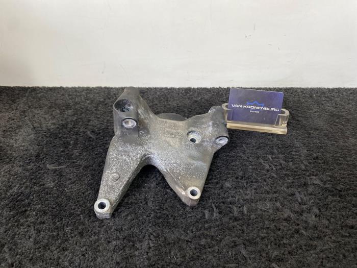 Gebruikte Dynamosteun onder Audi S5 Sportback (8TA) 3.0 TFSI V6 24V Prijs € 15,00 Inclusief btw aangeboden door Van Kronenburg Engines