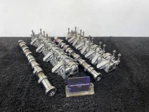 Gebruikte Nokkenas set Mercedes SL (R230) 5.4 SL-55 AMG V8 24V Prijs € 1.000,00 Inclusief btw aangeboden door Van Kronenburg Engines