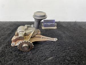 Gebruikte Oliepomp Mercedes SL (R230) 5.4 SL-55 AMG V8 24V Prijs € 30,00 Inclusief btw aangeboden door Van Kronenburg Engines