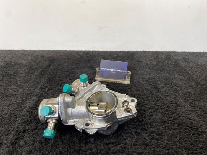 Gebruikte Brandstofpomp Mechanisch Mercedes S AMG (C217) 5.5 S-63 AMG V8 32V Biturbo 4-Matic Prijs € 299,95 Inclusief btw aangeboden door Van Kronenburg Engines