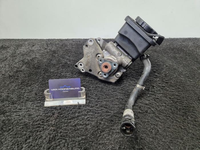 Gebruikte Stuurpomp BMW X3 (E83) 3.0d 24V Prijs € 39,95 Inclusief btw aangeboden door Van Kronenburg Engines