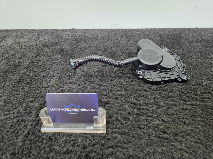 Carterventilatie van een Mercedes-Benz E (W212) E-63 AMG V8 32V 2015