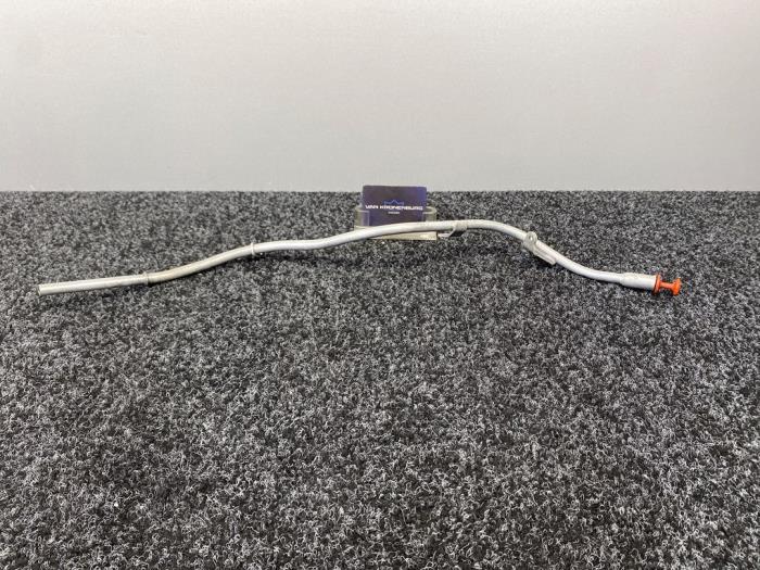 Olie Peilstok van een Mercedes-AMG SL AMG (R231) 5.5 63 AMG V8 32V 2016