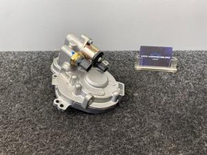 Nieuwe Oliepomp Mercedes S (W220) 5.8 S-600L V12 36V Prijs € 605,00 Inclusief btw aangeboden door Van Kronenburg Engines