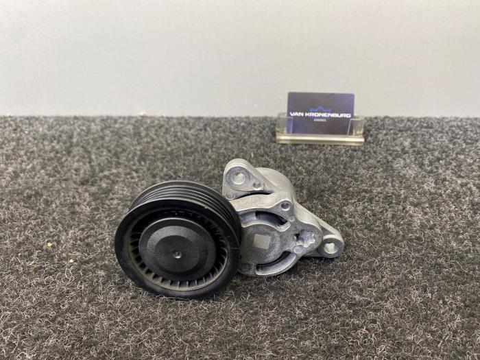 Gebruikte Spanrol Multiriem Mercedes E (W213) E-220d 2.0 Turbo 16V Prijs € 99,95 Inclusief btw aangeboden door Van Kronenburg Engines