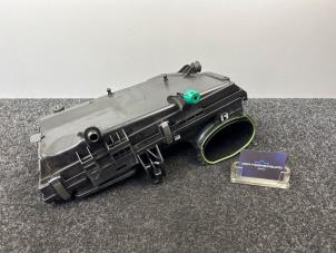 Gebruikte Luchtfilterhuis Mercedes C (W205) C-200d 1.6 Turbo 16V Prijs € 40,00 Inclusief btw aangeboden door Van Kronenburg Engines