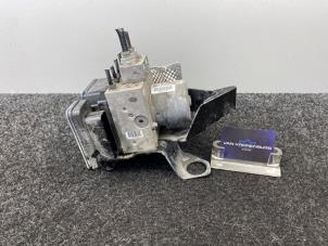 Gebruikte ABS Pomp Mercedes GL (X166) 5.5 GL 63 AMG V8 32V 4-Matic Prijs € 499,95 Inclusief btw aangeboden door Van Kronenburg Engines