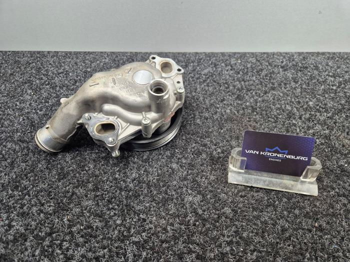 Gebruikte Waterpomp Jaguar XJ (X351) 5.0 XJ-R 575 V8 S/C 32V Prijs € 74,95 Inclusief btw aangeboden door Van Kronenburg Engines