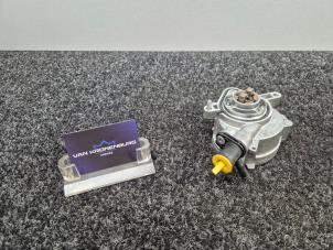 Nieuwe Vacuumpomp (Benzine) Mercedes A (177.0) 1.3 A-180 Turbo 16V Prijs € 64,95 Inclusief btw aangeboden door Van Kronenburg Engines